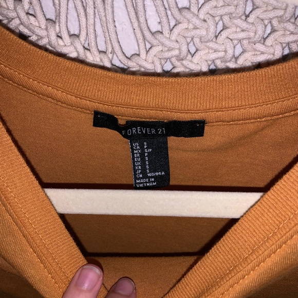 Forever 21 basic tee - Picture 2 of 3